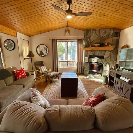 Dawson Loop Inn 3Br Lakefront Chalet Style Cottage Maynooth Exterior photo