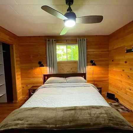 Dawson Loop Inn 3Br Lakefront Chalet Style Cottage Maynooth Exterior photo