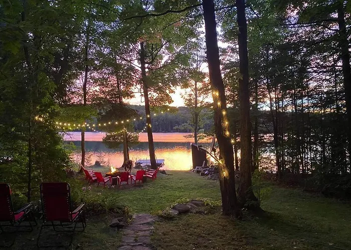 Dawson Loop Inn 3Br Lakefront Chalet Style Cottage