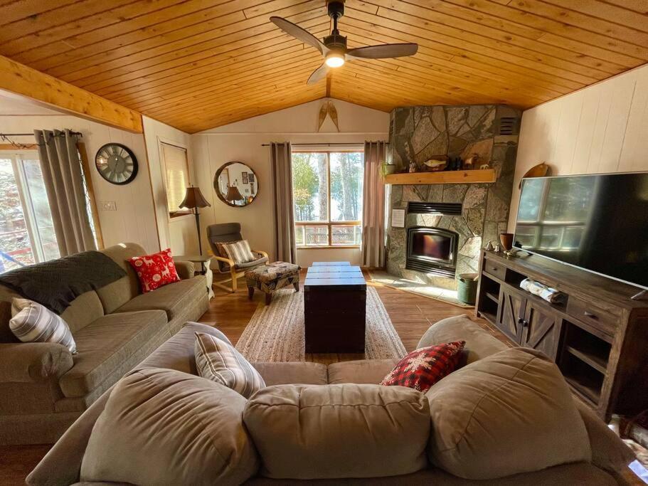 Dawson Loop 3br Lakefront Style Holiday home Maynooth