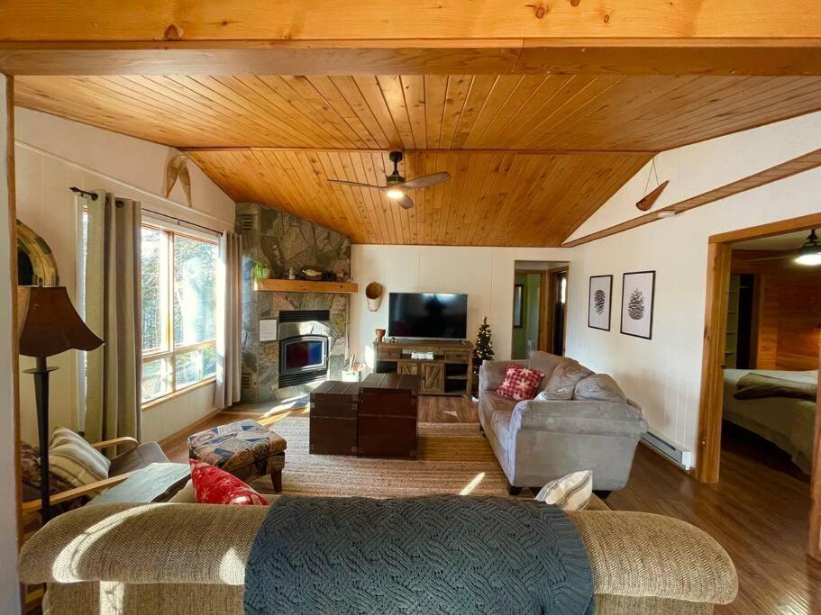 Dawson Loop 3br Lakefront Style Holiday home