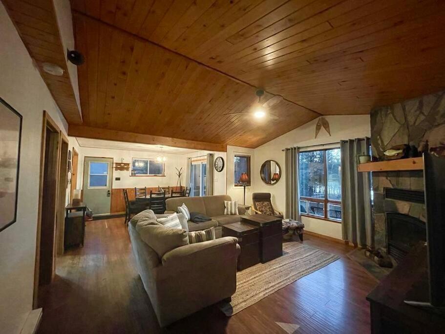 Dawson Loop 3br Lakefront Style