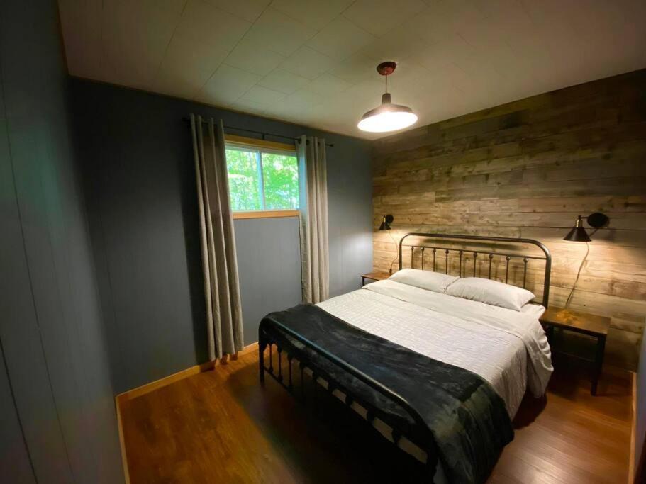 Dawson Loop 3br Lakefront Style